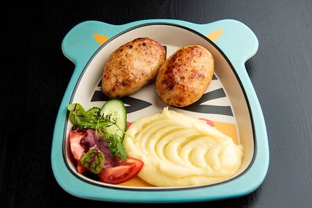 Детские Куриные котлетки с картофельным пюре