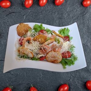 Салат Цезарь с лососем