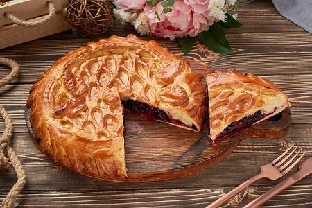 Пирог с лесными ягодами