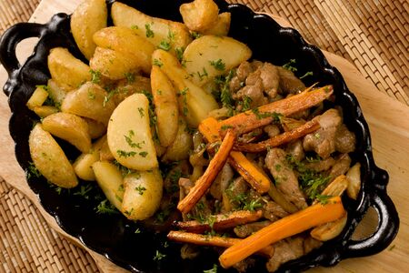 Сковородка из говядины с картофелем по-деревенски