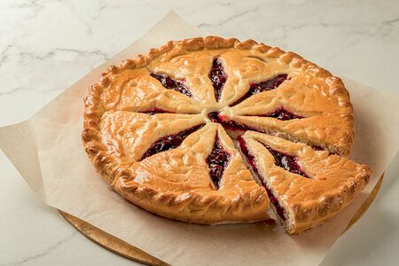 Брусничный пирог