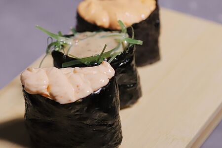 Гункан с угрем