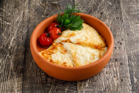 Запеченый сулугуни с томатами