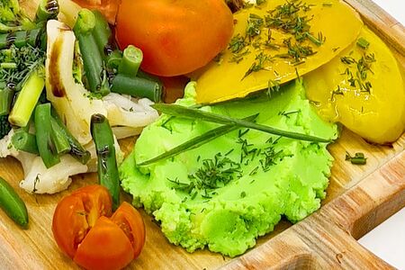 Пюре из картофеля и зеленого горошка