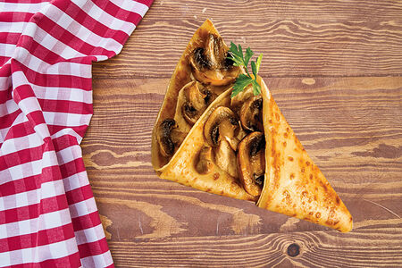 Блин с грибами