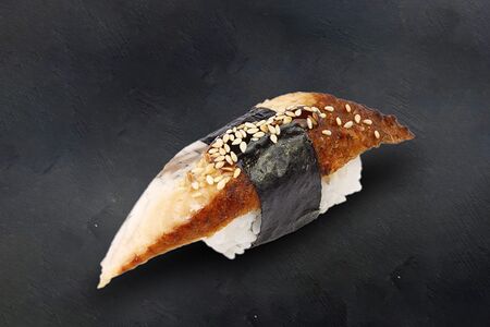 Суши с угрем