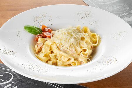 Паста Феттуччине с томатами