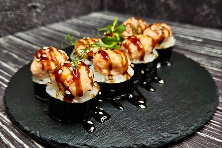 Запеченные роллы Якудза