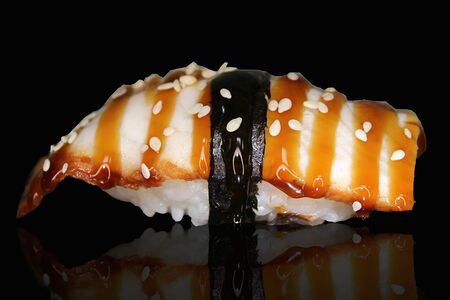 Суши с угрем