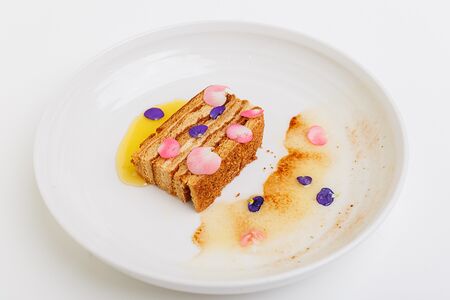 Медовик с соленой карамелью