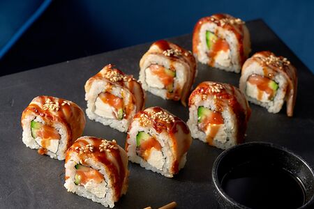 Ролл с копченым угрем