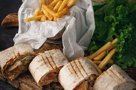 Шаурма по-арабски в сырном лаваше