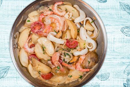 Картофель или паста с морепродуктами