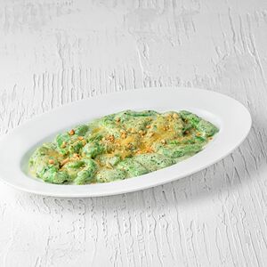 Ньокки с сыром дорблю и орехами
