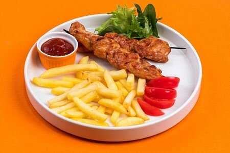Шашлычок из курицы с фри