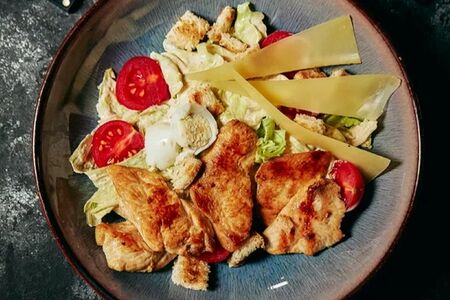 Цезарь с курицей халяль