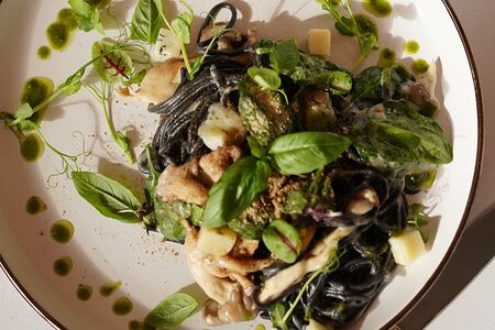 Черная паста с вешенками