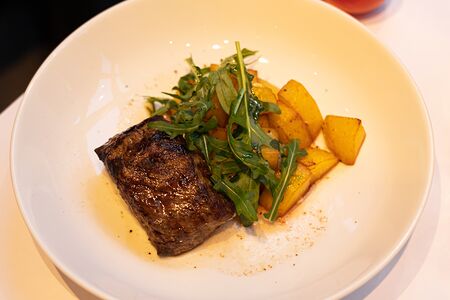 Филе говядины на гриле с картофелем