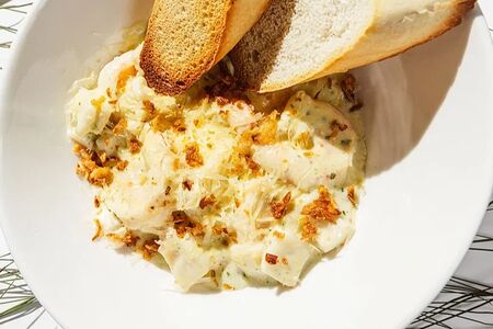 Креветки в сливочном соусе с кальмаром