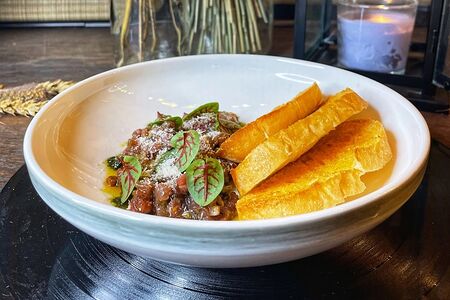 Тартар из говядины с каперсами