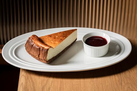 Чизкейк с брусникой