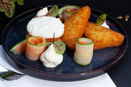 Хашбрауны со слабосоленым лососем