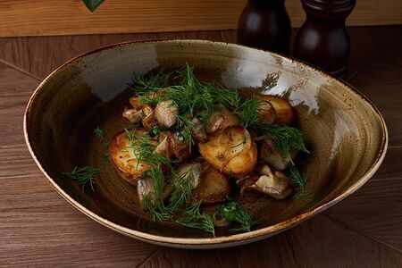 Картофель, обжаренный с вешенками