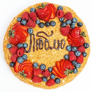 Торт Наполеон по-домашнему с декором 34 ягоды по кругу