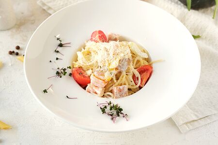 Спагетти с лососем