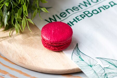 Макарун Малина-шоколад 1 шт