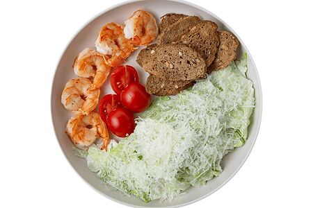 Салат Цезарь с креветками