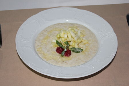 Каша овсяная с фруктами