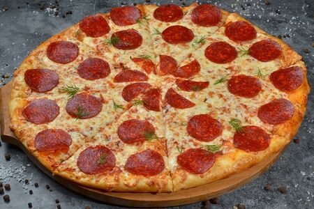 Пицца салями