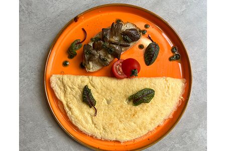 Омлет с сыром, зеленью и вешенками