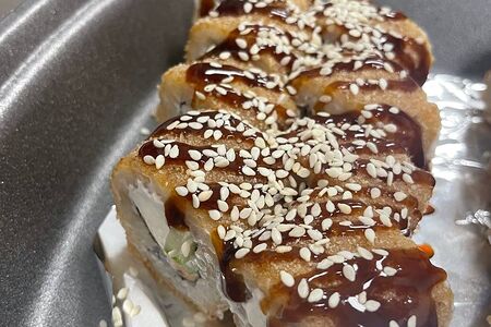 Горячий ролл с лососем