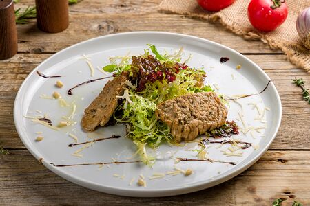 Теплый салат из телятины