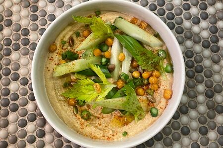 Хумус с хрустящими овощами