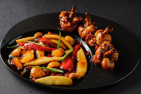 Цыпленок с острым перцем и манго