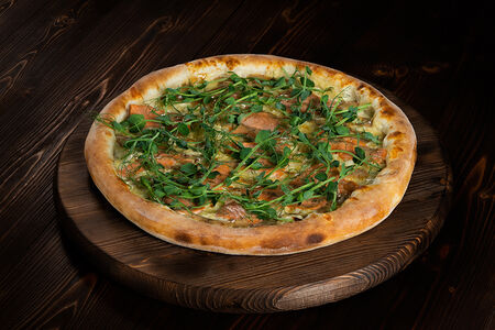 Пицца с лососем