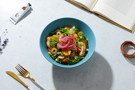 Салат с цыплёнком и запеченным картофелем