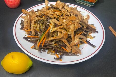 Салат из папоротника со свининой №1082