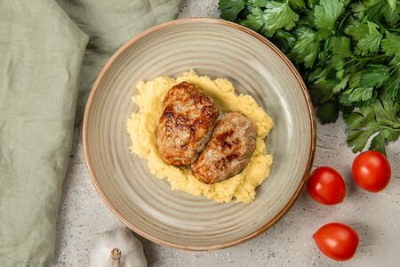 Мясные котлеты с картофельным пюре