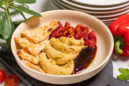 Хумус с печеным перцем