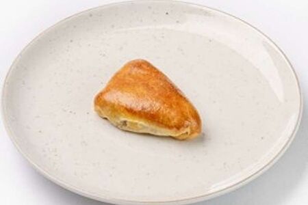 Пирожок с тунцом и яйцом