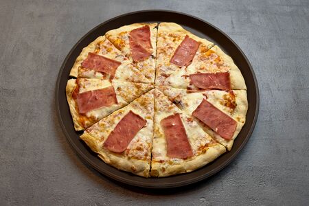 Пицца с ветчиной