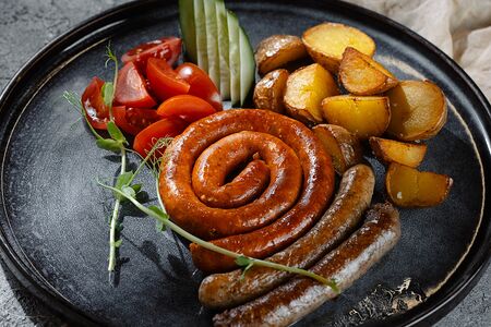 Фермерские колбаски с картофелем