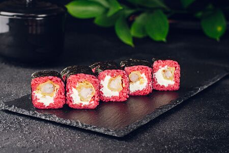 Ролл с креветкой