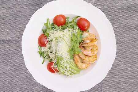 Рукола с креветками