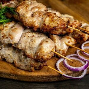 Шашлычки Куриные из бедра в яблочном соусе