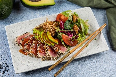 Салат сашими тунец